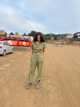 Cargar imagen en el visor de la galería, Overol Verde Musgo MANGA CORTA