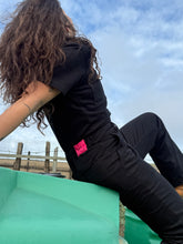 Cargar imagen en el visor de la galería, OVEROL NEGRO GABARDINA MANGA CORTA @plantawoman