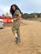Cargar imagen en el visor de la galería, Overol Verde Musgo MANGA CORTA
