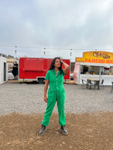Cargar imagen en el visor de la galería, OVEROL MANGA CORTA VERDE ITACARE    @plantawoman
