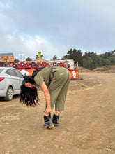 Cargar imagen en el visor de la galería, Overol Verde Musgo MANGA CORTA
